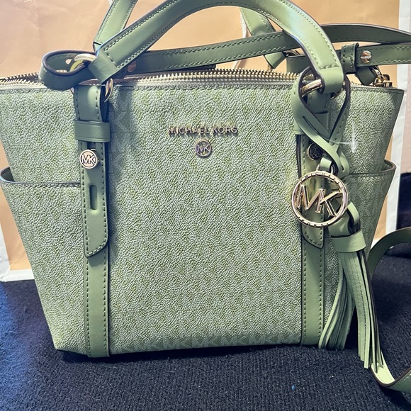 Michael Kors Sullivan Tote Sm Light Sage & Wallet - Picture 2 of 13